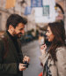 Preview: Mann flirtet mit Frau auf Workshop
